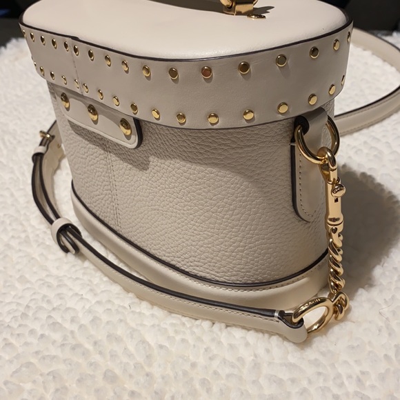 Coach bucket purse - Picture 7 of 11